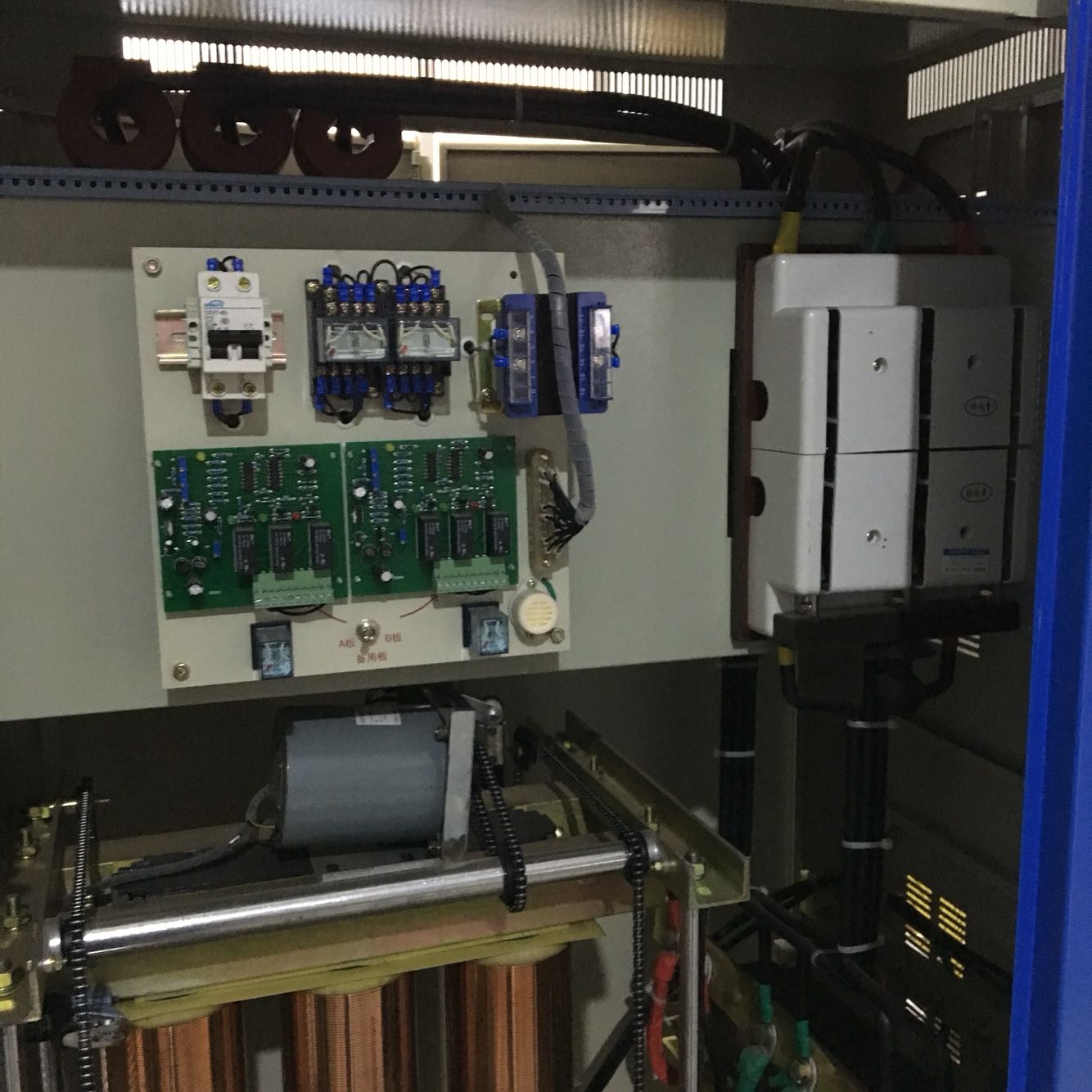 三相全自動補償式電力穩(wěn)壓器 SBW-200KVA 機床數(shù)控醫(yī)療設備*電源