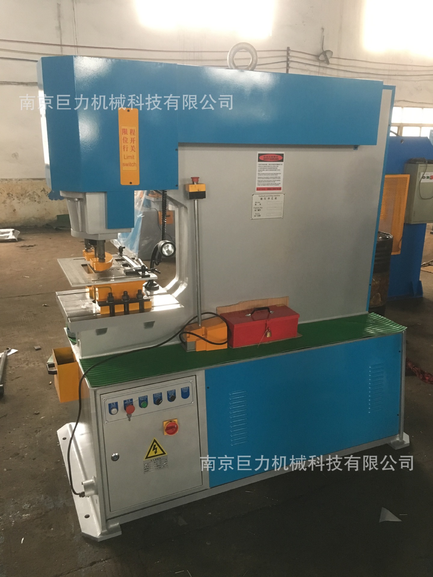 液壓沖孔機(jī)生產(chǎn)廠家  江蘇沖孔機(jī)價(jià)格  雙頭沖孔機(jī) 江蘇液壓沖孔機(jī)