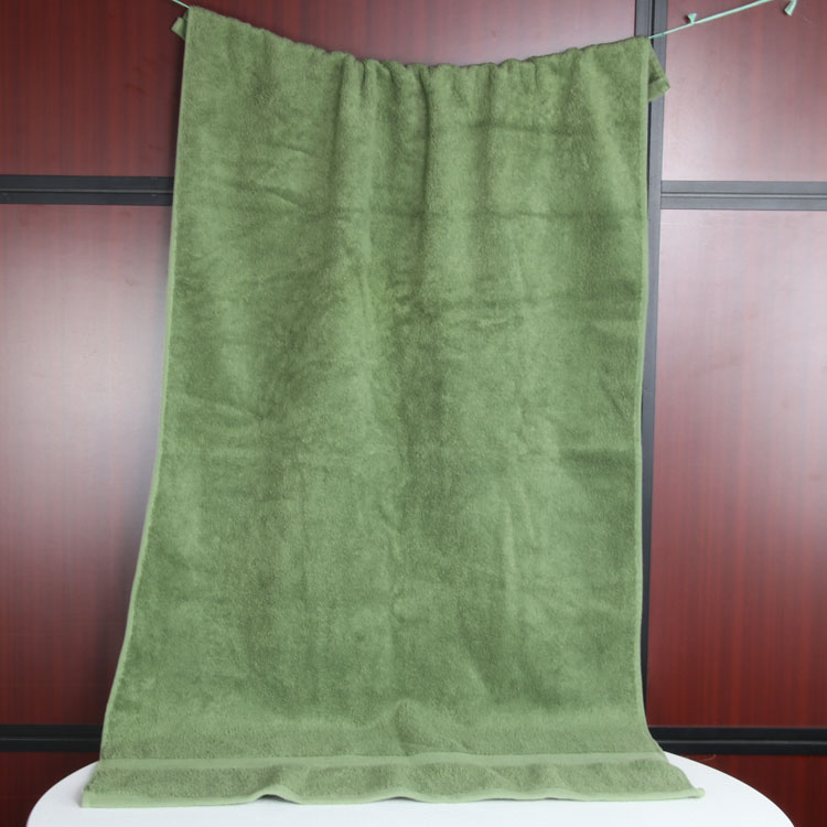迎春雨純棉斷檔浴巾批發(fā) 軍品浴巾70*140 *外貿(mào)出口純棉浴巾 素色斷檔定制