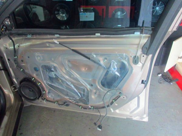 濰坊汽車(chē)音響改裝  濰坊專(zhuān)業(yè)汽車(chē)音響濰坊別克君威汽車(chē)音響改裝喇叭