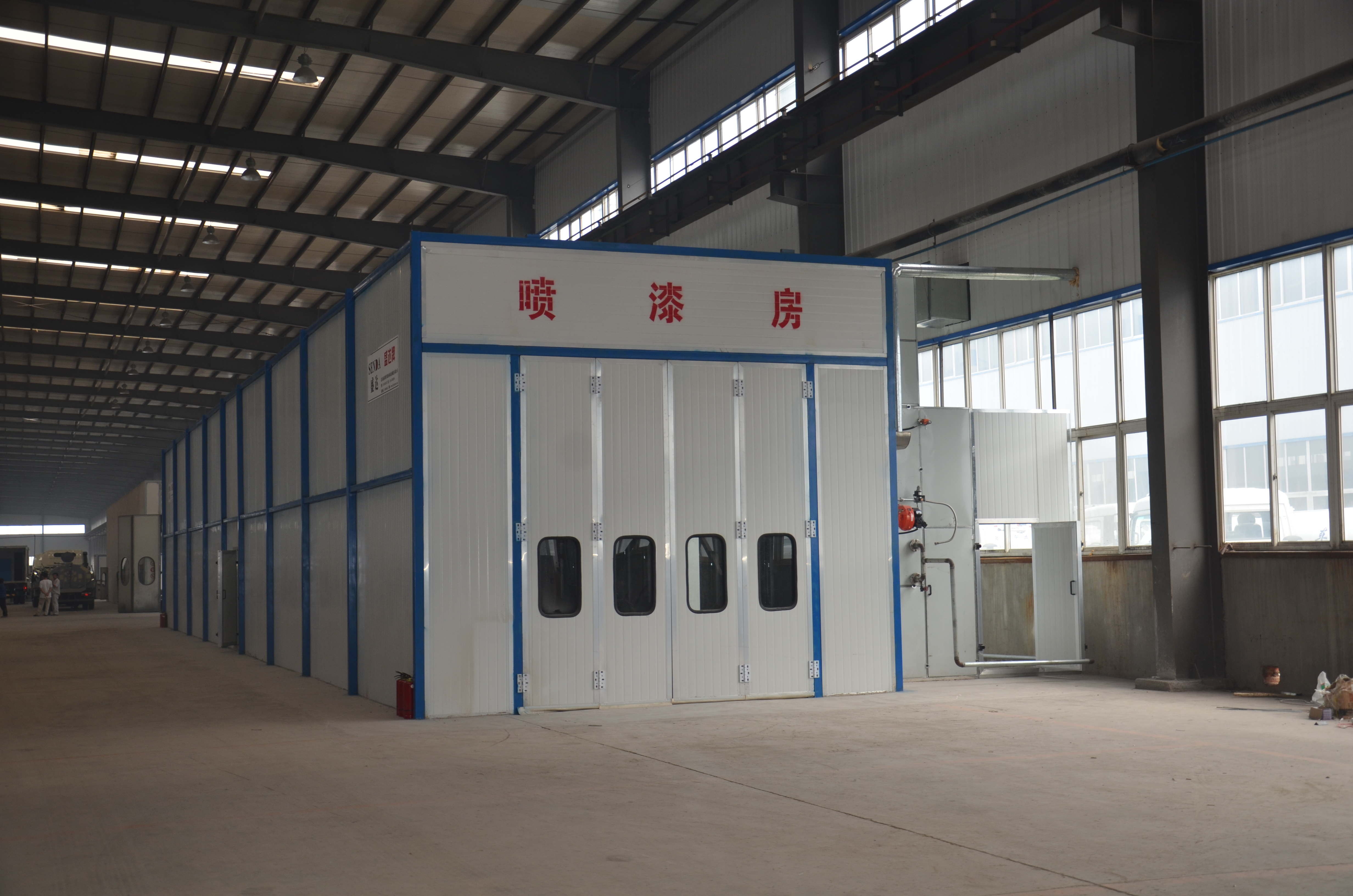 供應(yīng)烤漆房廠家 汽車標(biāo)準(zhǔn)烤漆房 電加熱汽車烤漆房 汽車噴漆房