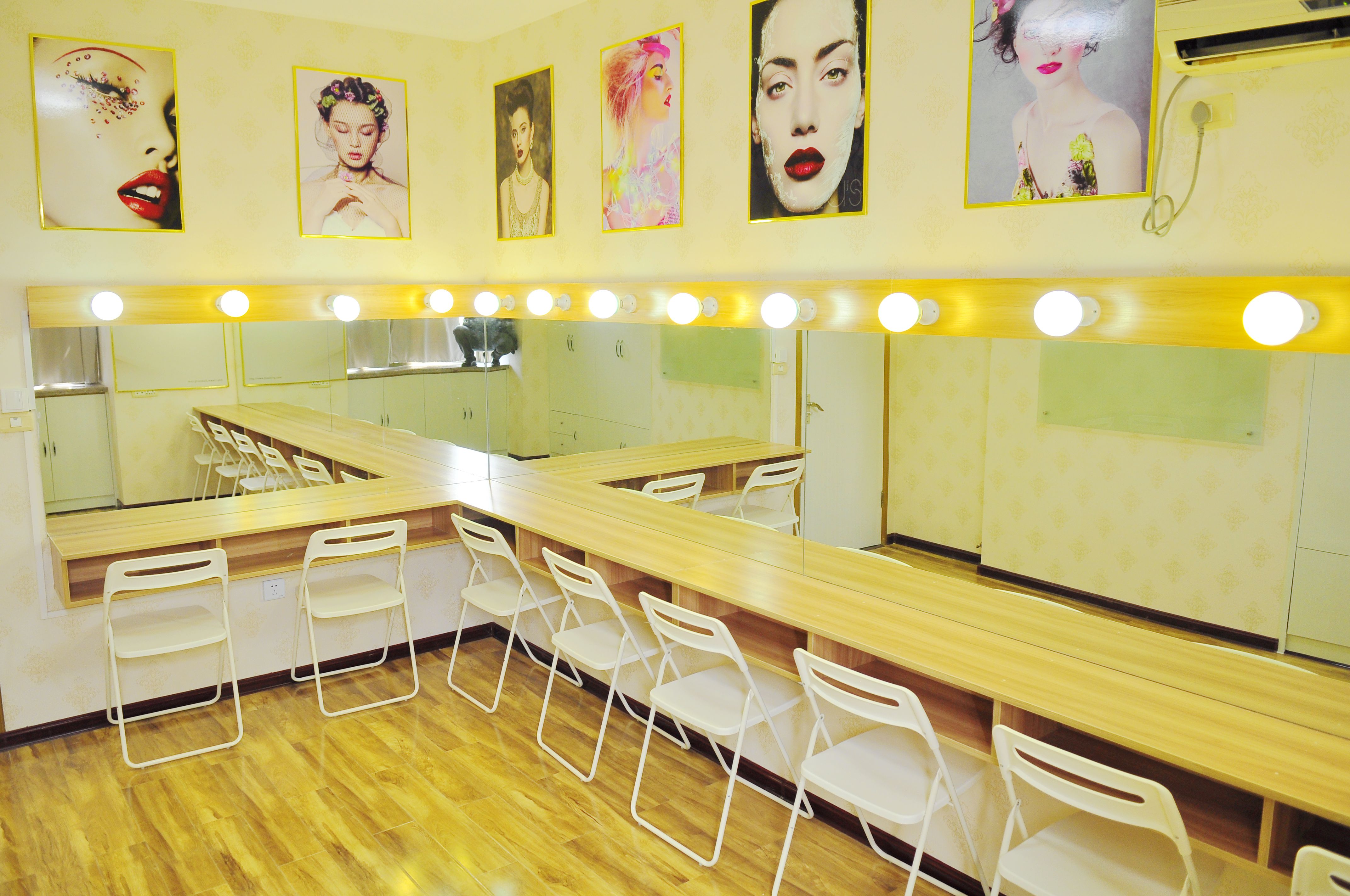 黃石化妝美甲學(xué)校在哪里 黃石學(xué)化妝多少錢 紀(jì)梵化妝學(xué)校免費(fèi)學(xué)