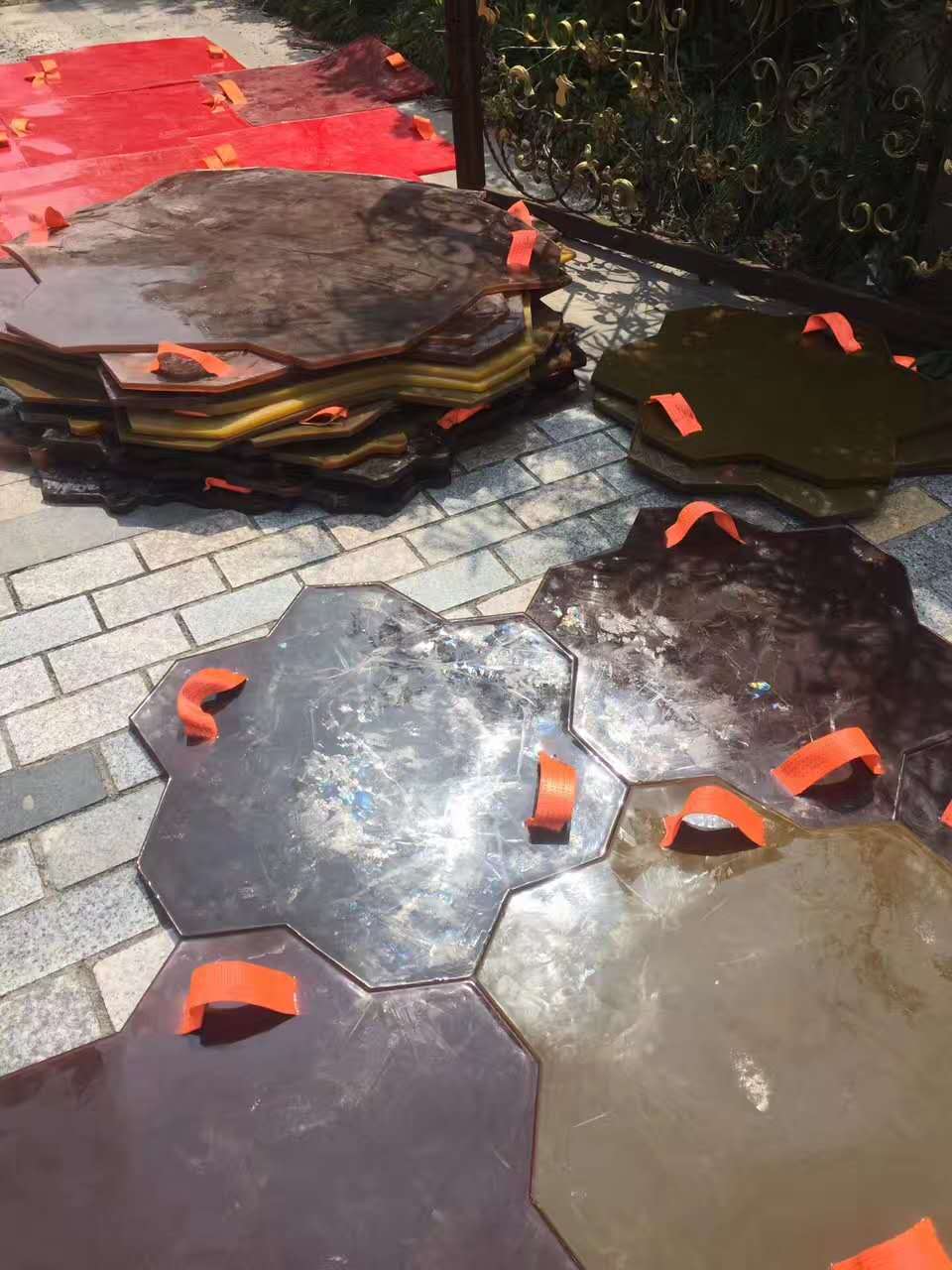 壓花地坪模具，私人訂制大拼圓——英倫風(fēng)的彰顯，藝術(shù)地坪模具廠家批發(fā)