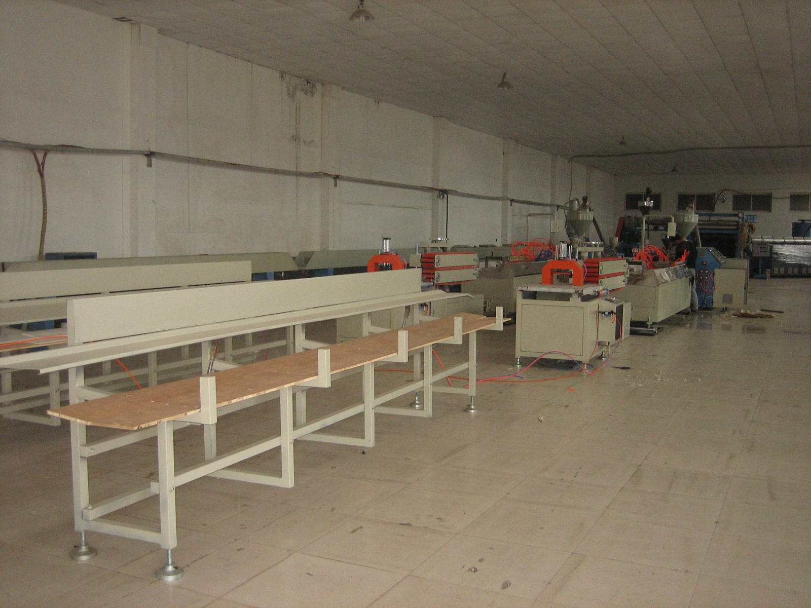 青島制造木塑異型材擠出生產(chǎn)線規(guī)格