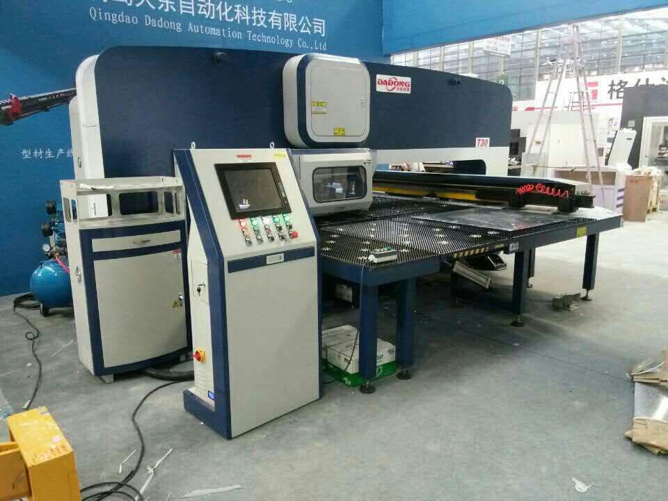 鑫瑪特推薦閉式數(shù)控磚塔沖床T30 數(shù)控轉(zhuǎn)塔沖床