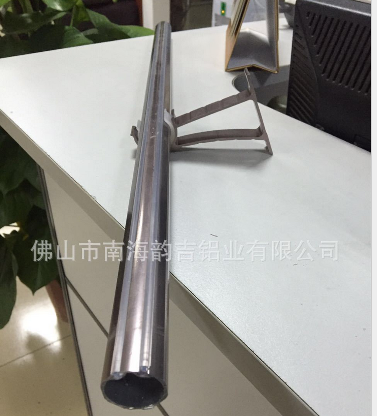 廠家直銷窗簾導(dǎo)軌鋁材