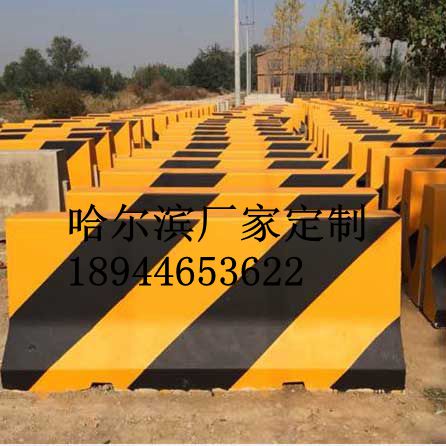 黑龍江哈爾濱廠家常年批發(fā)水泥隔離墩道路隔離墩 黑龍江哈爾濱廠家常年批發(fā)水泥隔離