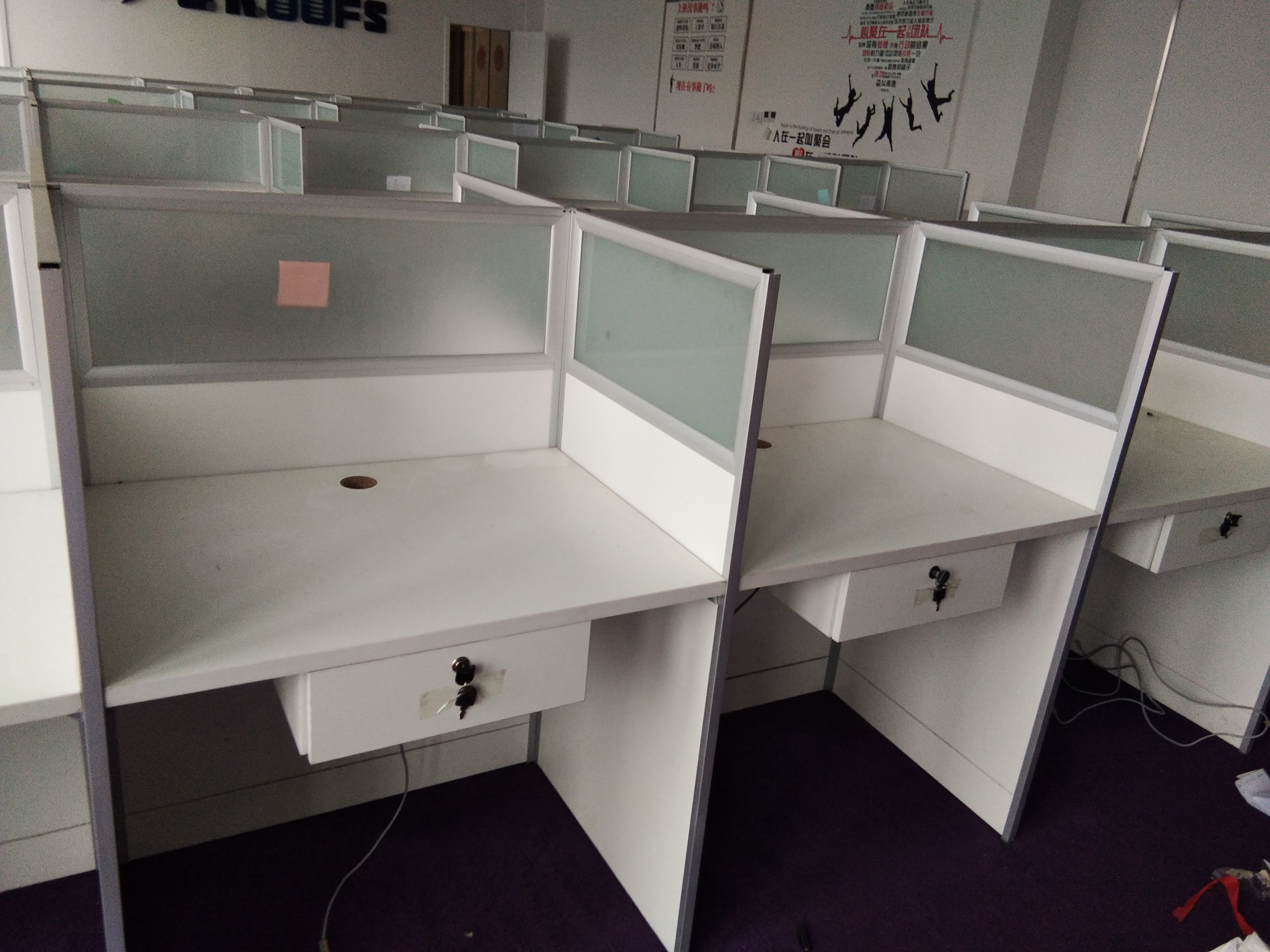 員工辦公桌 工位桌 屏風(fēng)隔斷桌