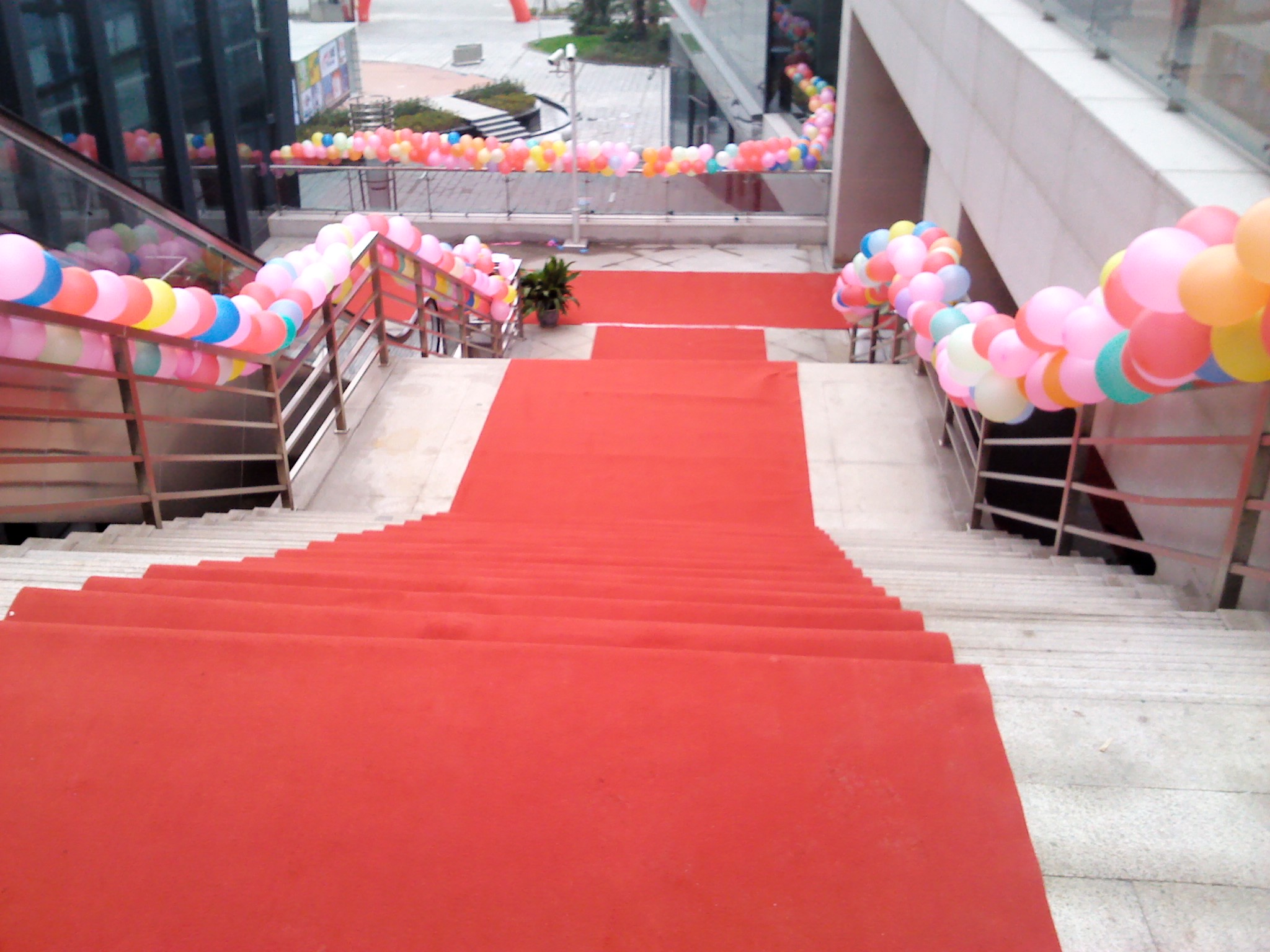 供應(yīng)紅地毯_一次性紅地毯批發(fā)婚慶地毯_為婚禮慶典大型活動(dòng)！歡迎采購！行業(yè)品牌！