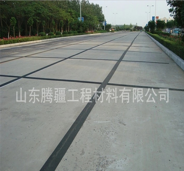 瀝青路面*防裂貼規(guī)格齊全自粘性抗裂貼高速公路補(bǔ)裂面層貼縫帶