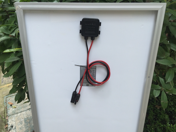 廠家銷(xiāo)售260W單晶硅太陽(yáng)能電池板