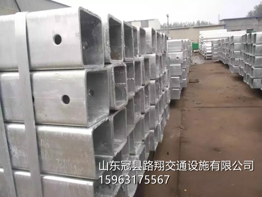 高速護欄板與波形護欄板的區(qū)別