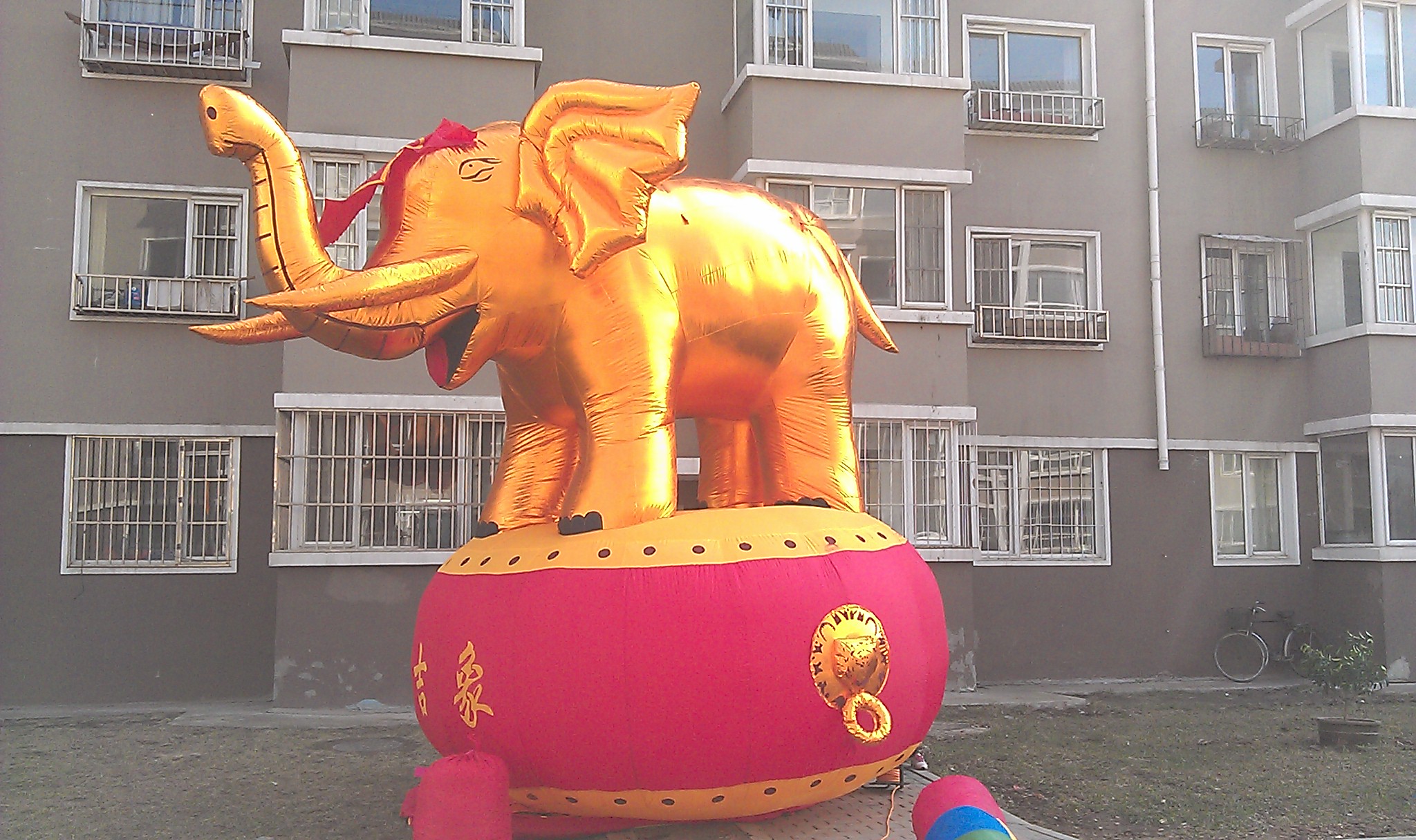 氣?？ㄍㄈ松蜿枤饽?氣模卡通人沈陽氣模彩虹門