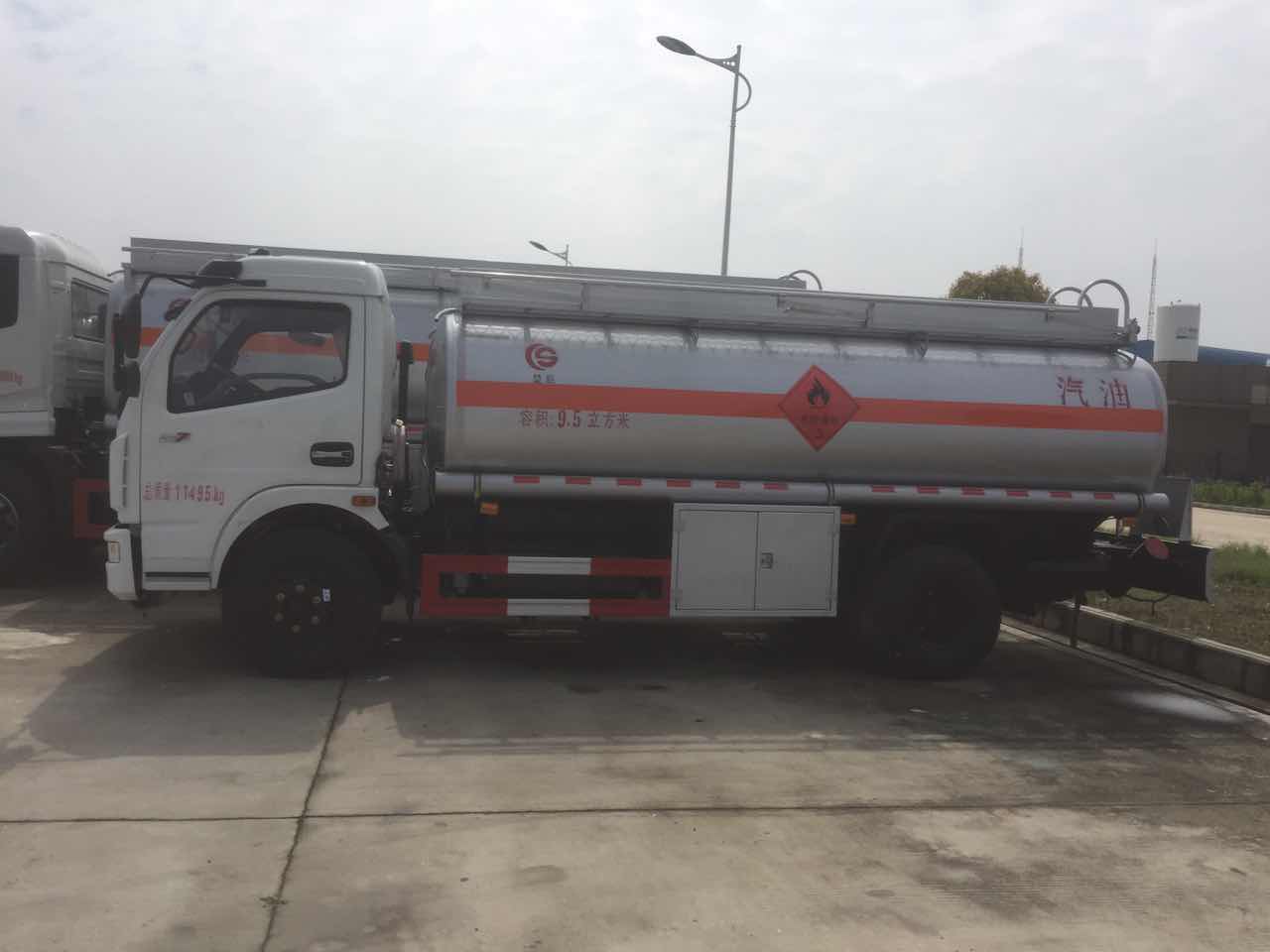 廠家直銷各種油罐車流動加油車運(yùn)