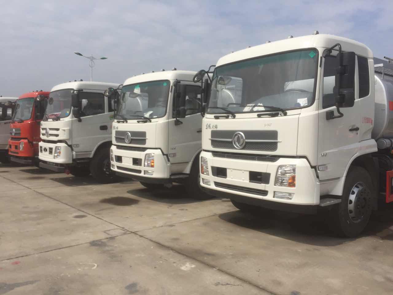 五 現(xiàn)*價(jià)銷售各種噸位油罐車