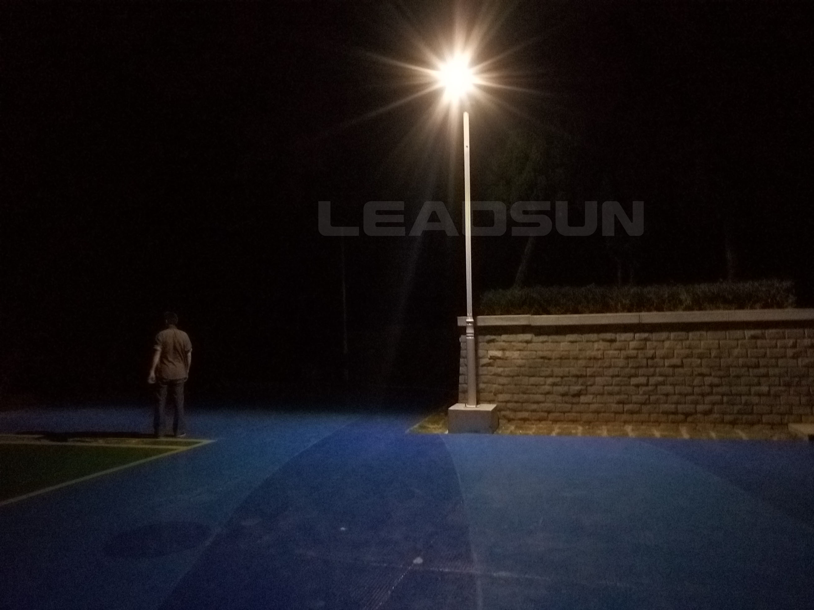 鋰電一體化太陽能路燈_一體化太陽能路燈廠家_太陽能路燈 鋰電一體化太陽能路燈怎么樣