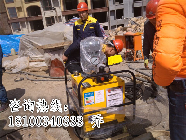 在靜態(tài)*設(shè)備劈裂機(jī)