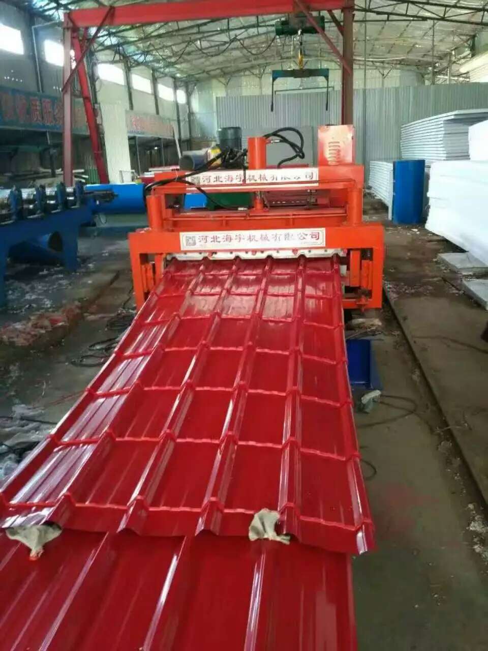 840-900彩鋼壓瓦機(jī)設(shè)備 鋼結(jié)構(gòu)搭建