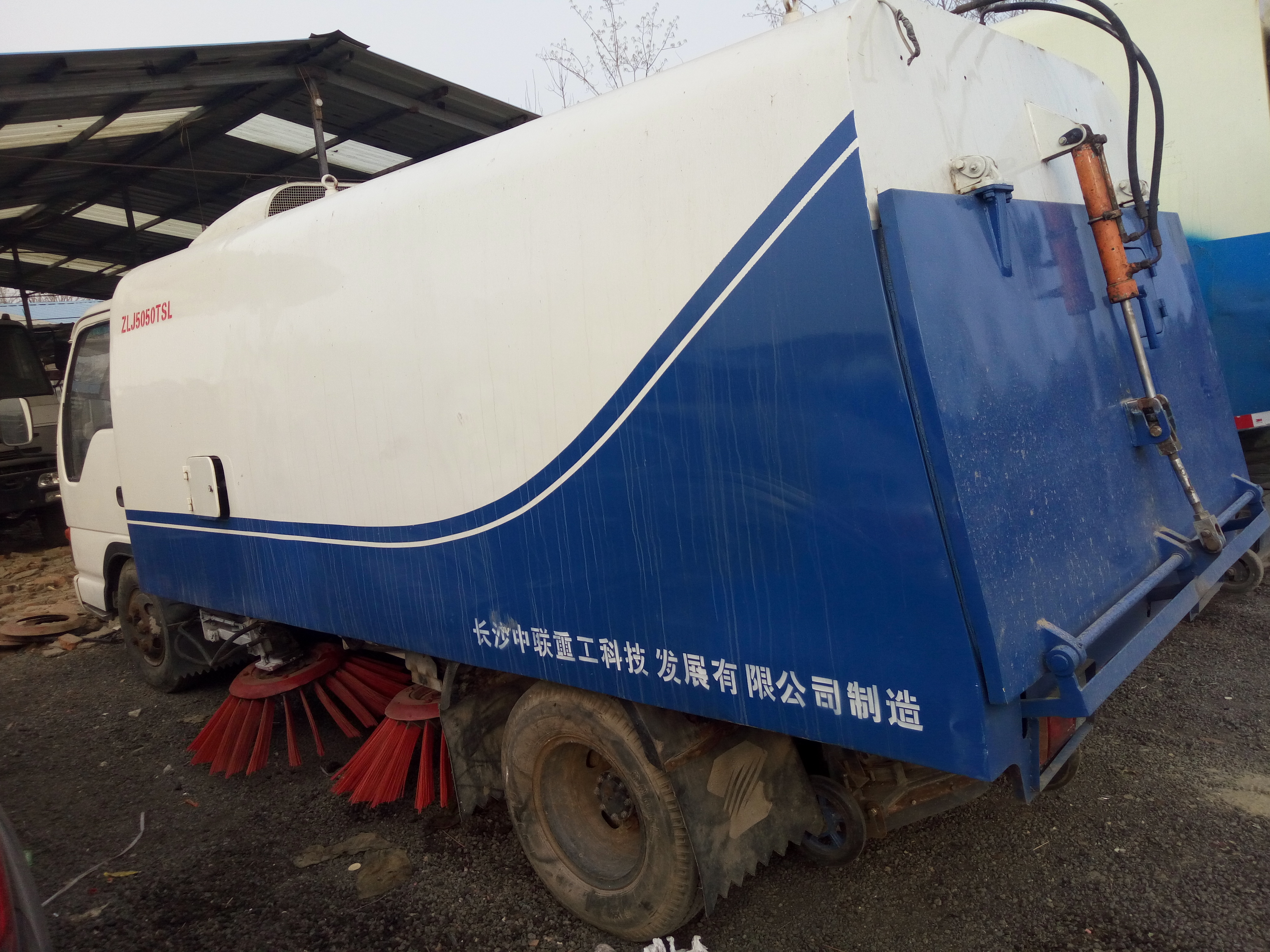 山東吸塵掃地車(chē)出售灑水車(chē)