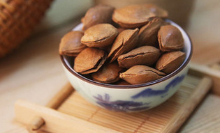 新疆小白杏供應(yīng)商  500g/袋包裝  2kg起包 新疆小白杏仁