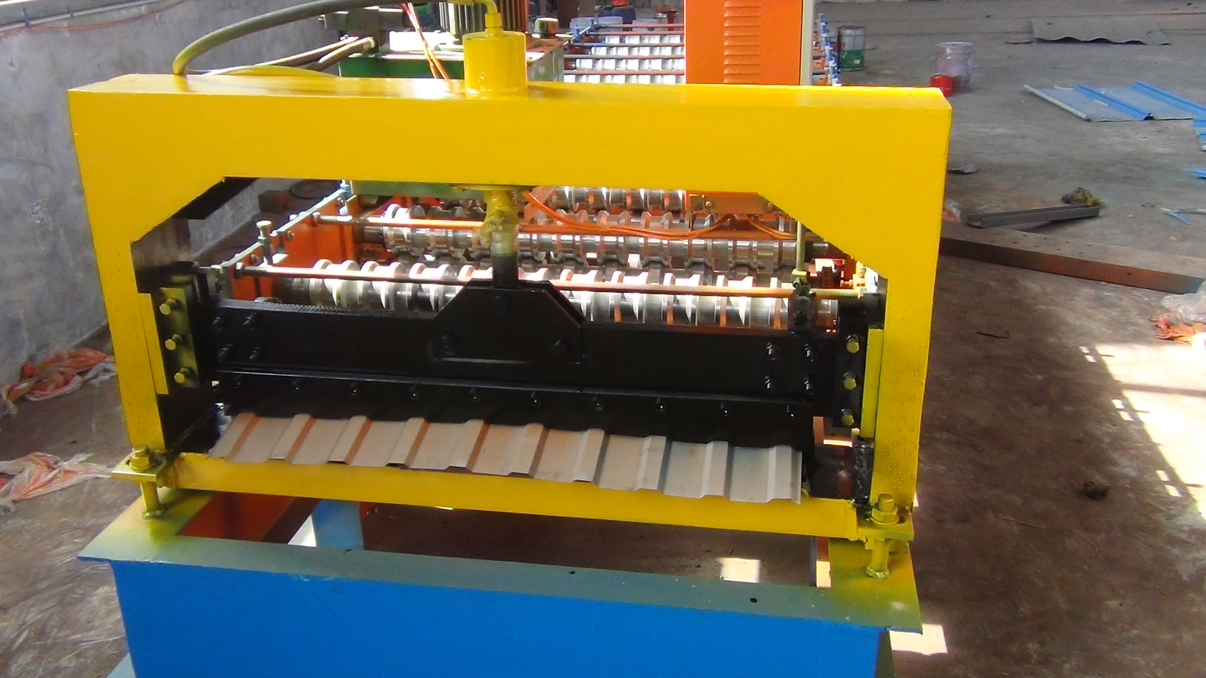 金科現(xiàn)貨供應(yīng)910型彩鋼壓瓦機(jī)