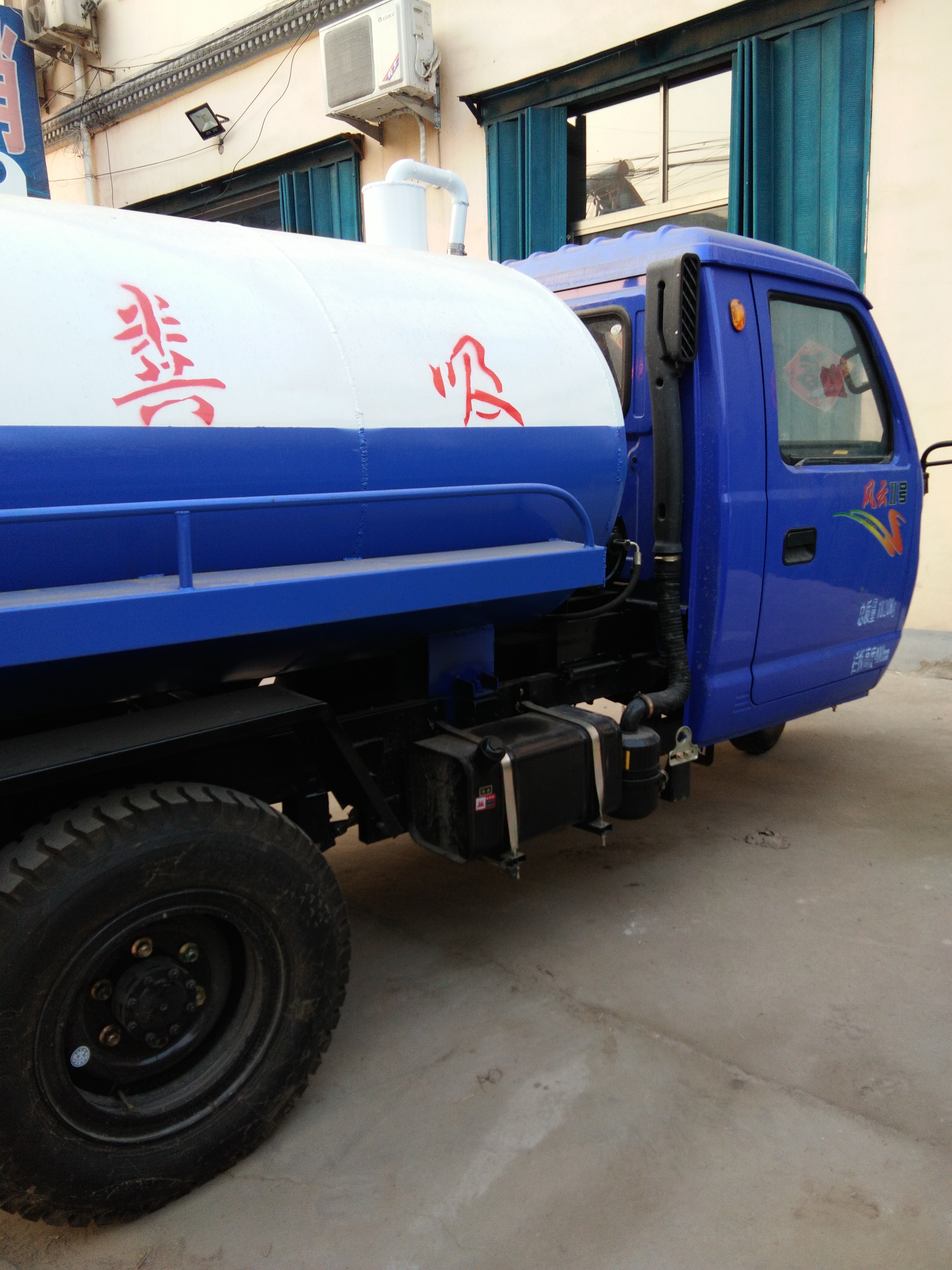 熱銷濟(jì)寧二手15方東風(fēng)綠化灑水車