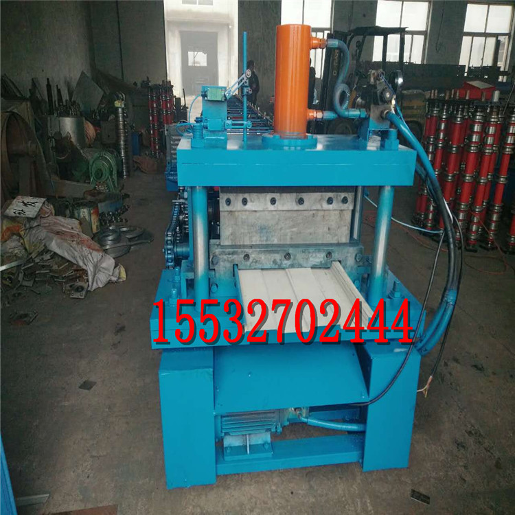 廠家直銷373橫掛墻面板設(shè)備 彩鋼瓦設(shè)備