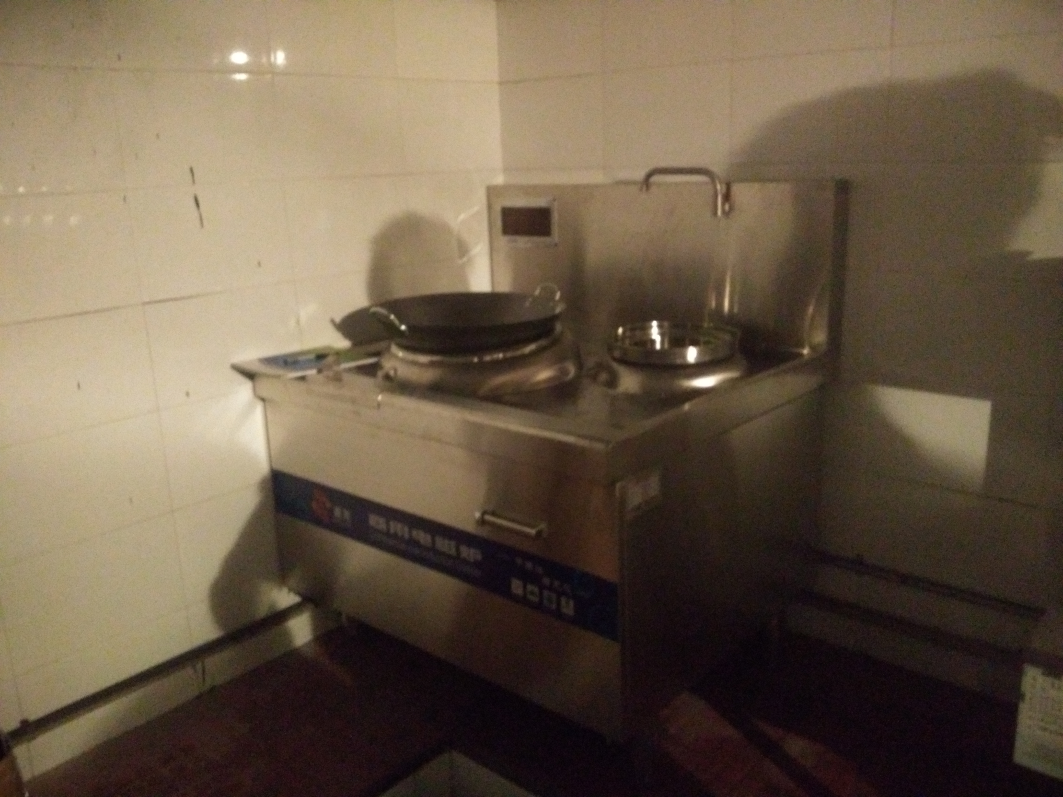 學(xué)校*電磁大炒鍋餐飲*電磁拋鍋爐商用電磁雙頭大炒爐