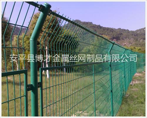 吉林鐵絲網生產廠家、吉林鐵絲圍欄網批發(fā)、養(yǎng)殖圈地鐵絲網價格
