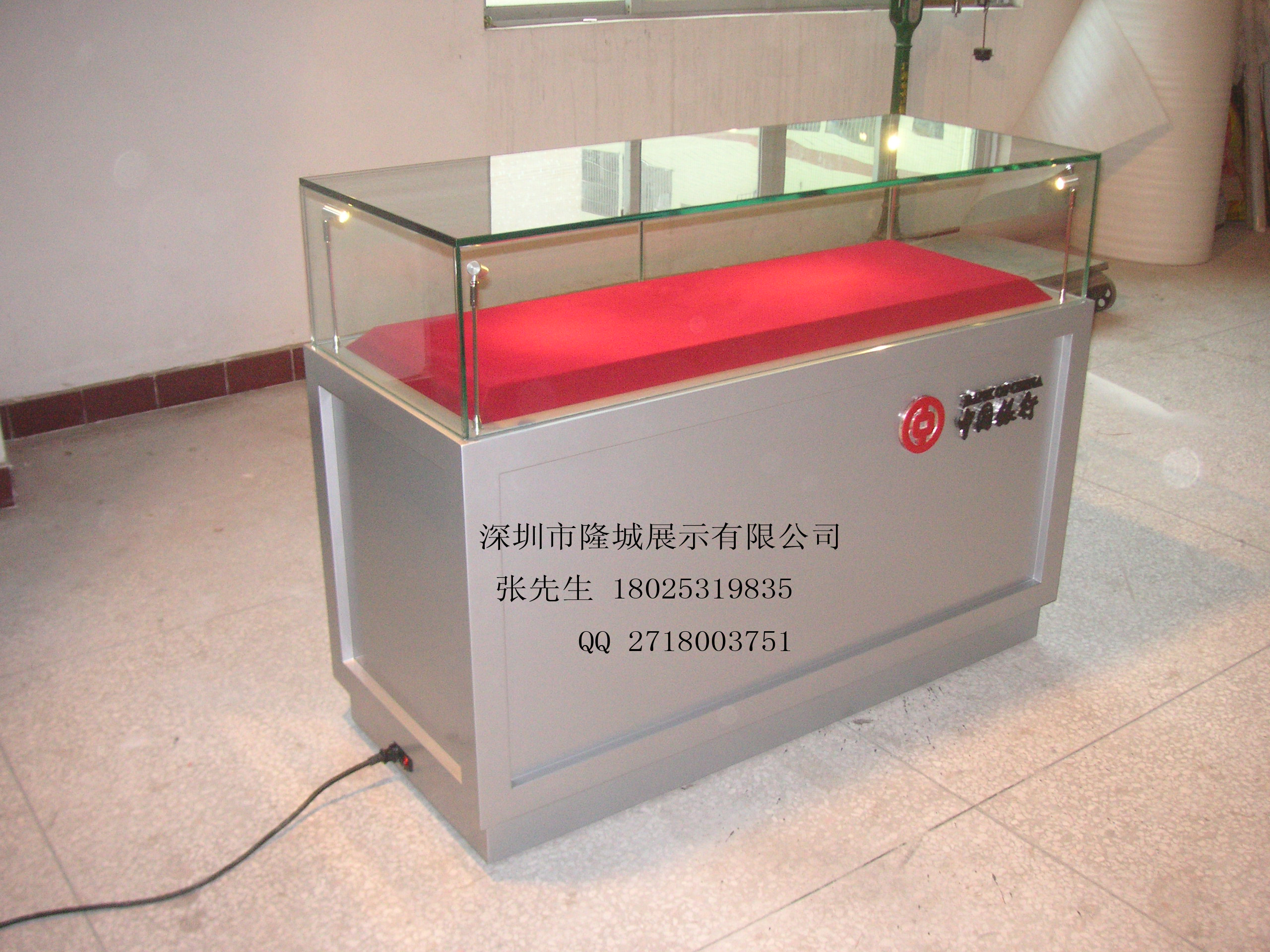 供應廠家直銷銀行展柜、銀行展柜設計訂做