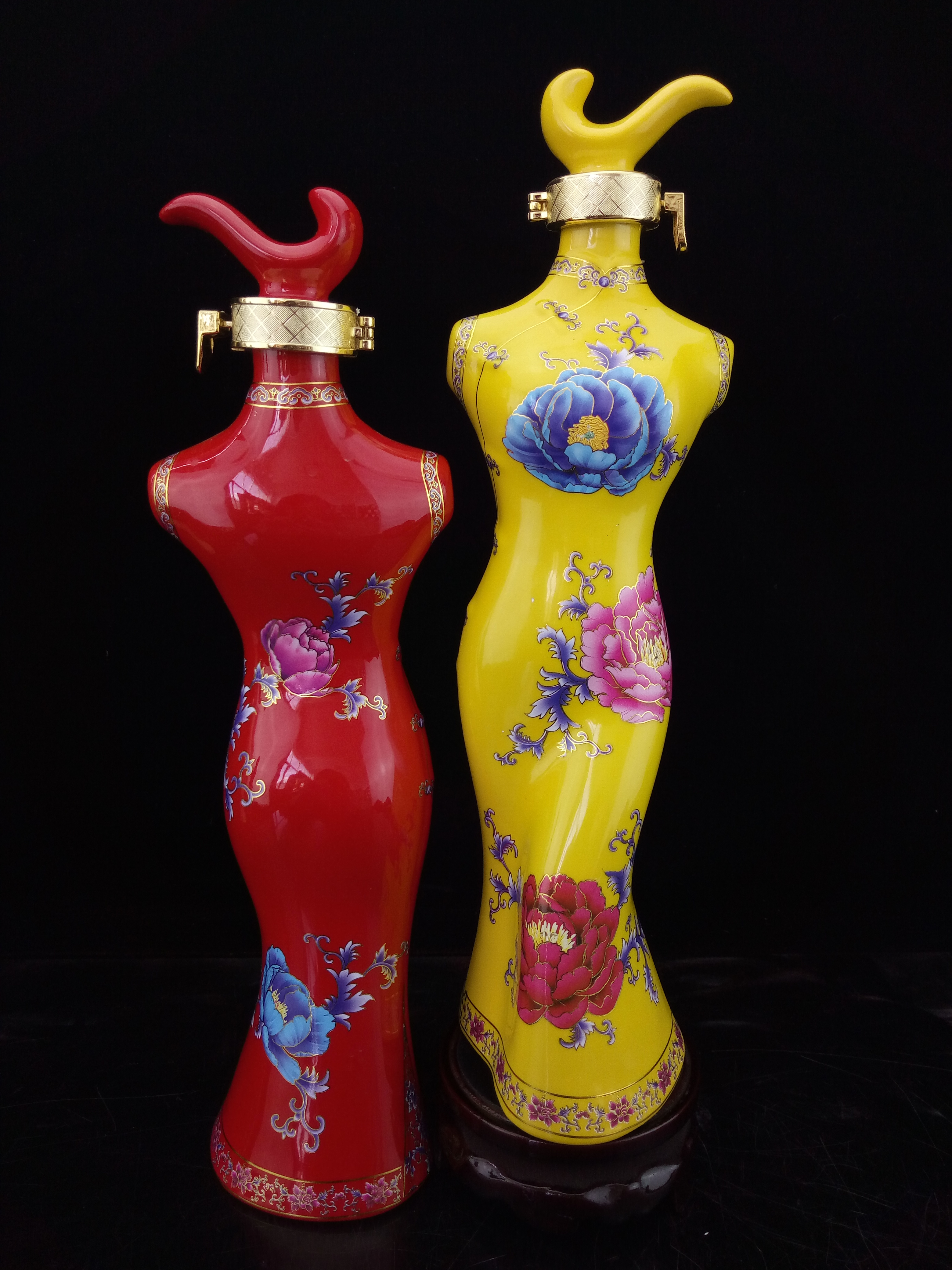 供應(yīng)1斤富貴人旗袍陶瓷酒瓶 景德鎮(zhèn)宏世陶瓷酒瓶廠 廠家直銷 1-20斤酒瓶批發(fā)