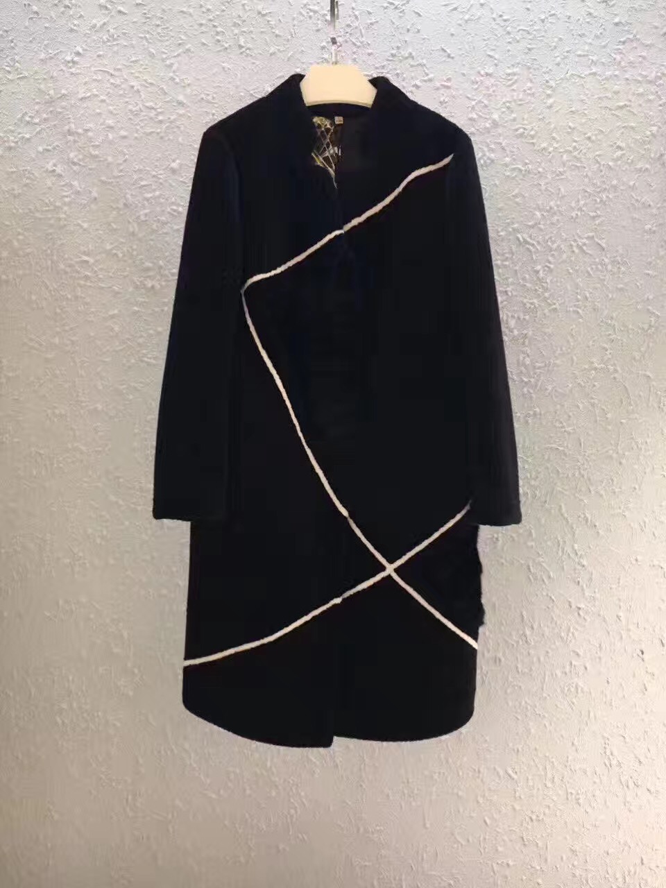 賽爾金娜羊剪絨大衣到，另有凱倫詩一三國際莫名艾安琪