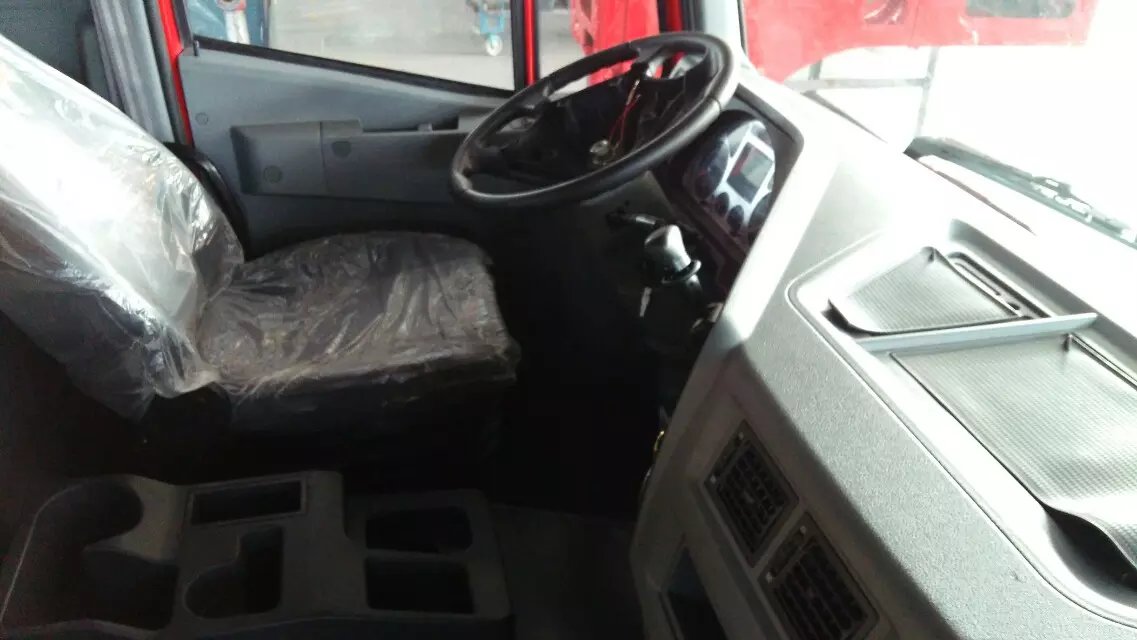 紅巖杰獅牽引車內(nèi)飾紅巖杰獅前高架箱骨架紅巖杰獅儀表工作臺紅巖杰獅頂側(cè)圍內(nèi)飾