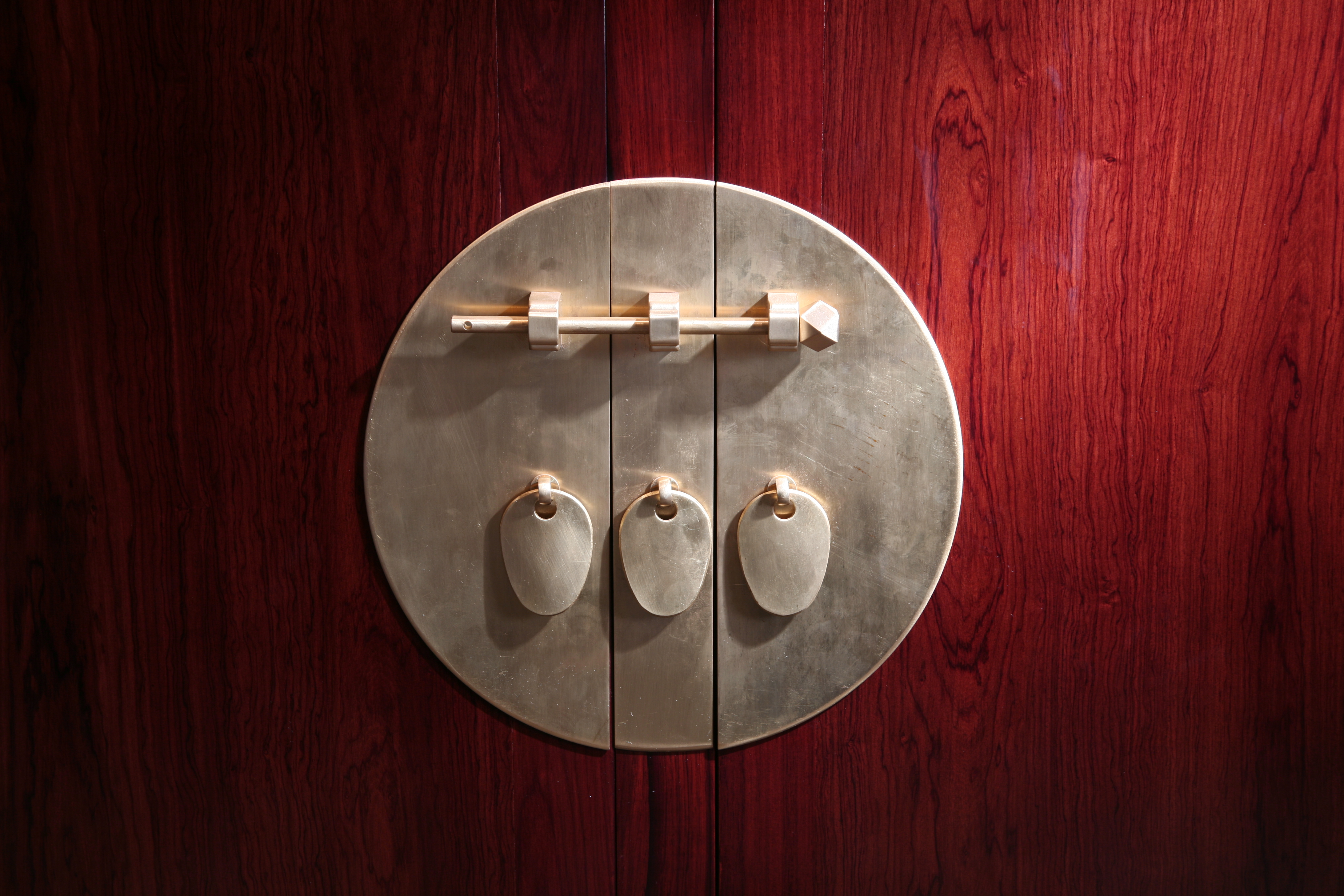 廠家直銷大紅酸枝頂箱柜紅木衣柜紅木家具頂箱柜花枝頂箱柜