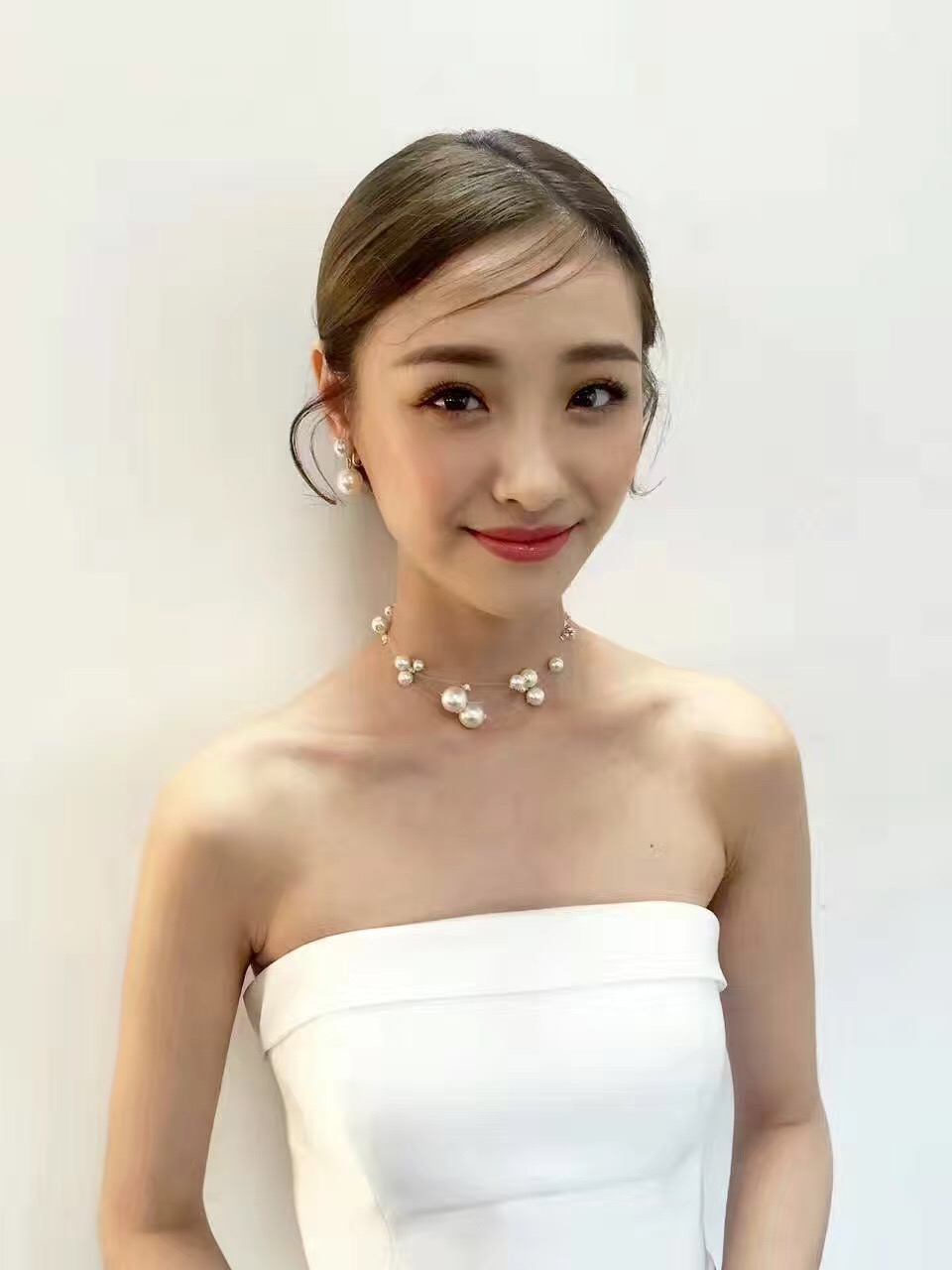 承接各種新娘妝，團(tuán)體妝，舞臺妝來麻城玲麗彩妝