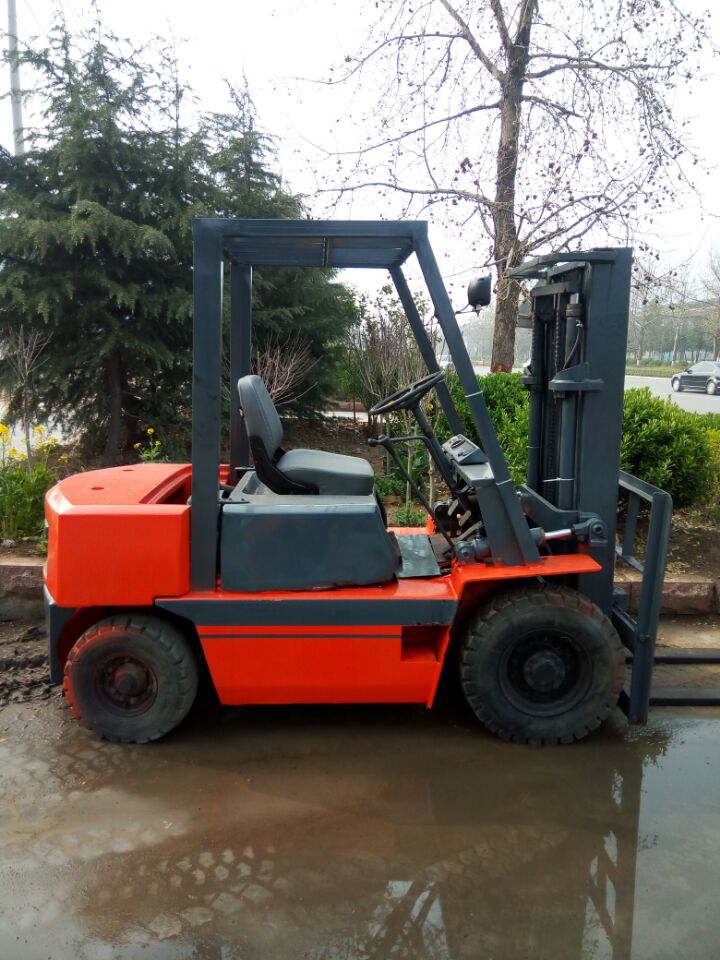 小松2.5噸叉車升高3米
