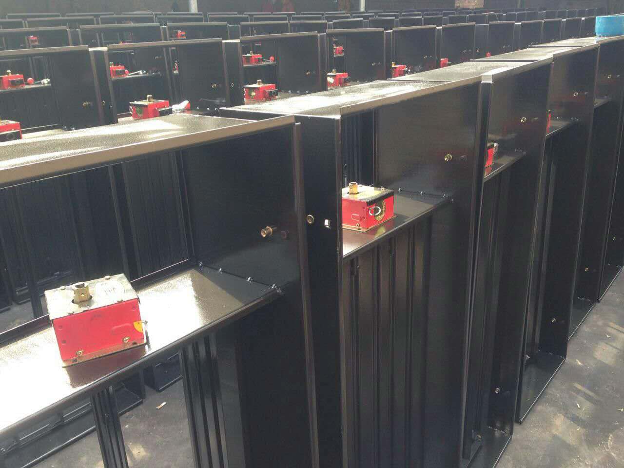 通風(fēng)廠家直銷安徽正壓送風(fēng)口臨沂-太原-石家莊-西安加壓送風(fēng)口-多葉排煙口一站式直銷