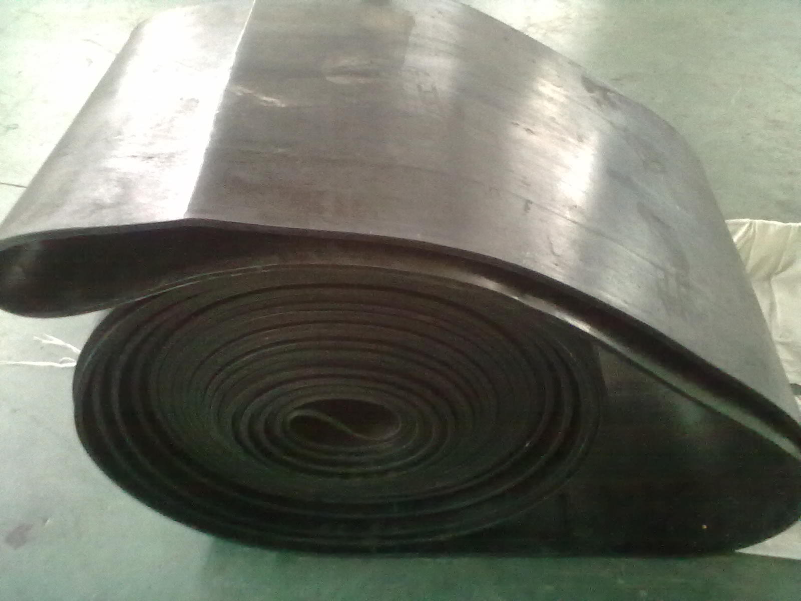 黑色耐磨橡膠輸送帶,裙邊擋板橡膠帶,重型裙邊橡膠皮帶
