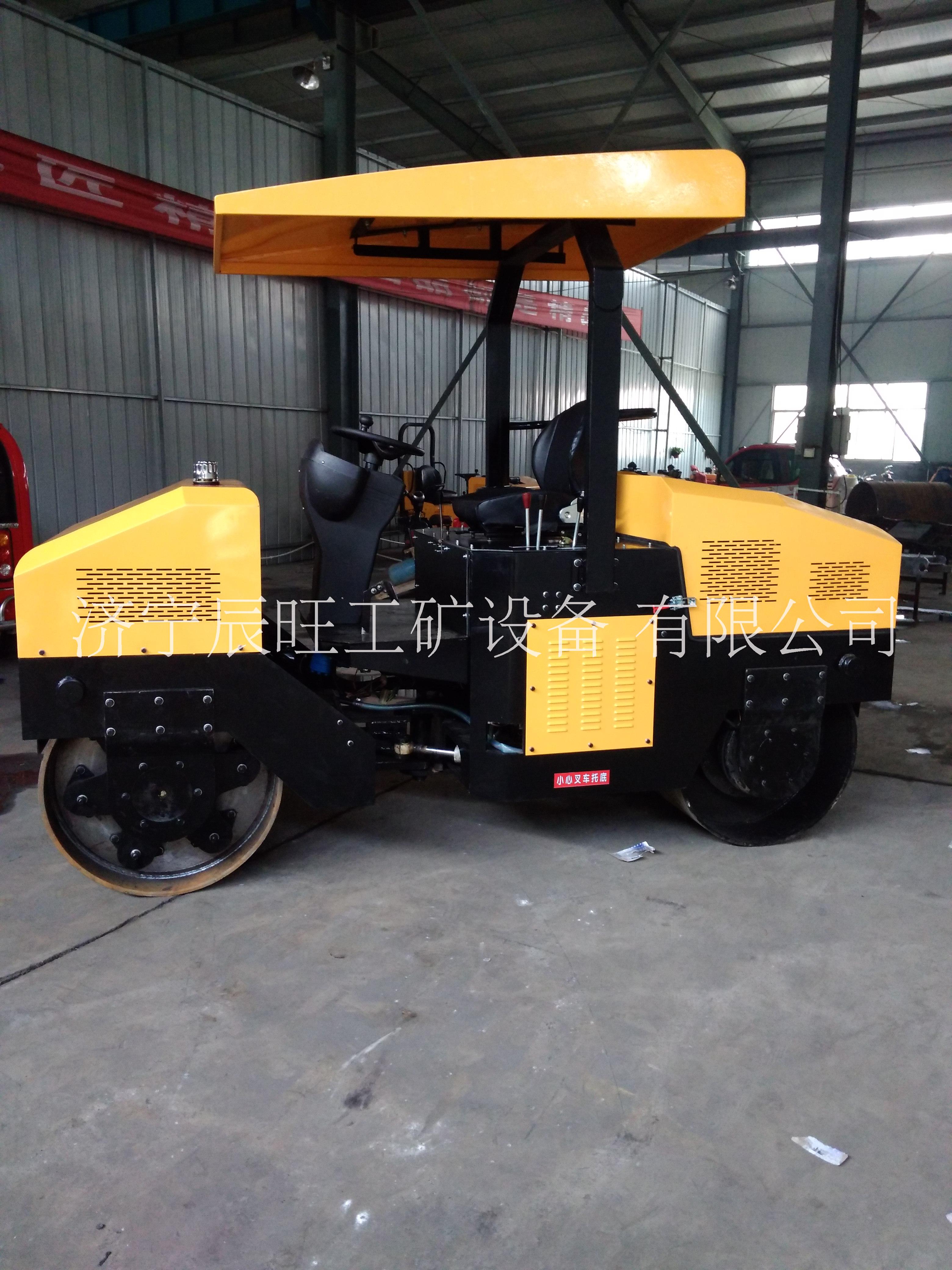 3噸全液壓雙鋼輪壓路機(jī)