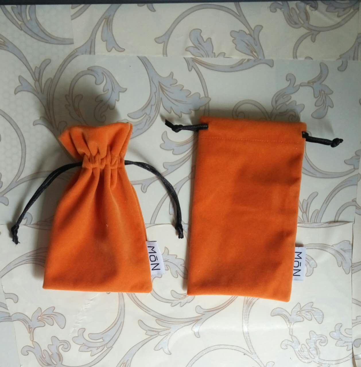 深圳束口絨布袋廠家直銷  絨布袋批發(fā)出售 束口絨布袋批發(fā)價格 絨布束口袋