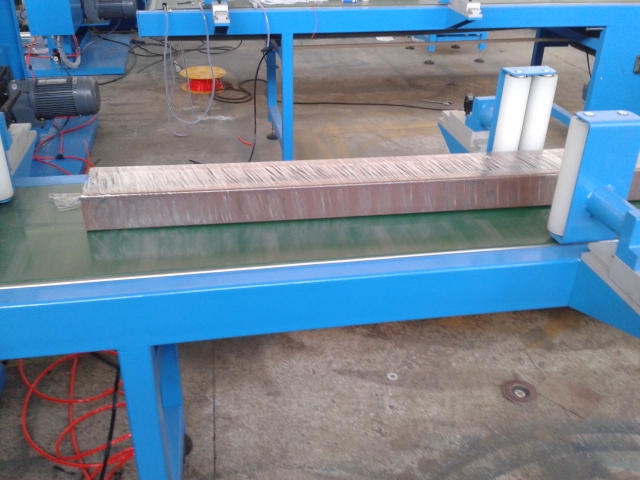 供應(yīng)自動(dòng)型材棒料纏繞包裝機(jī)，大小規(guī)格可根據(jù)物體實(shí)際尺寸定制