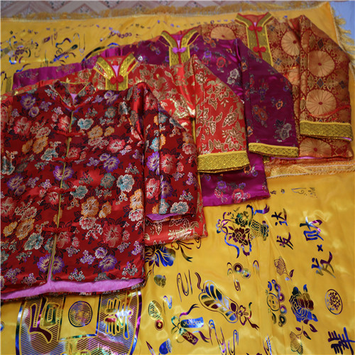 濟(jì)南歷城千蚨壽衣*男女壽衣套裝花圈骨灰盒殯葬用品專售價(jià)格親民現(xiàn)全濟(jì)南真誠(chéng)招加盟