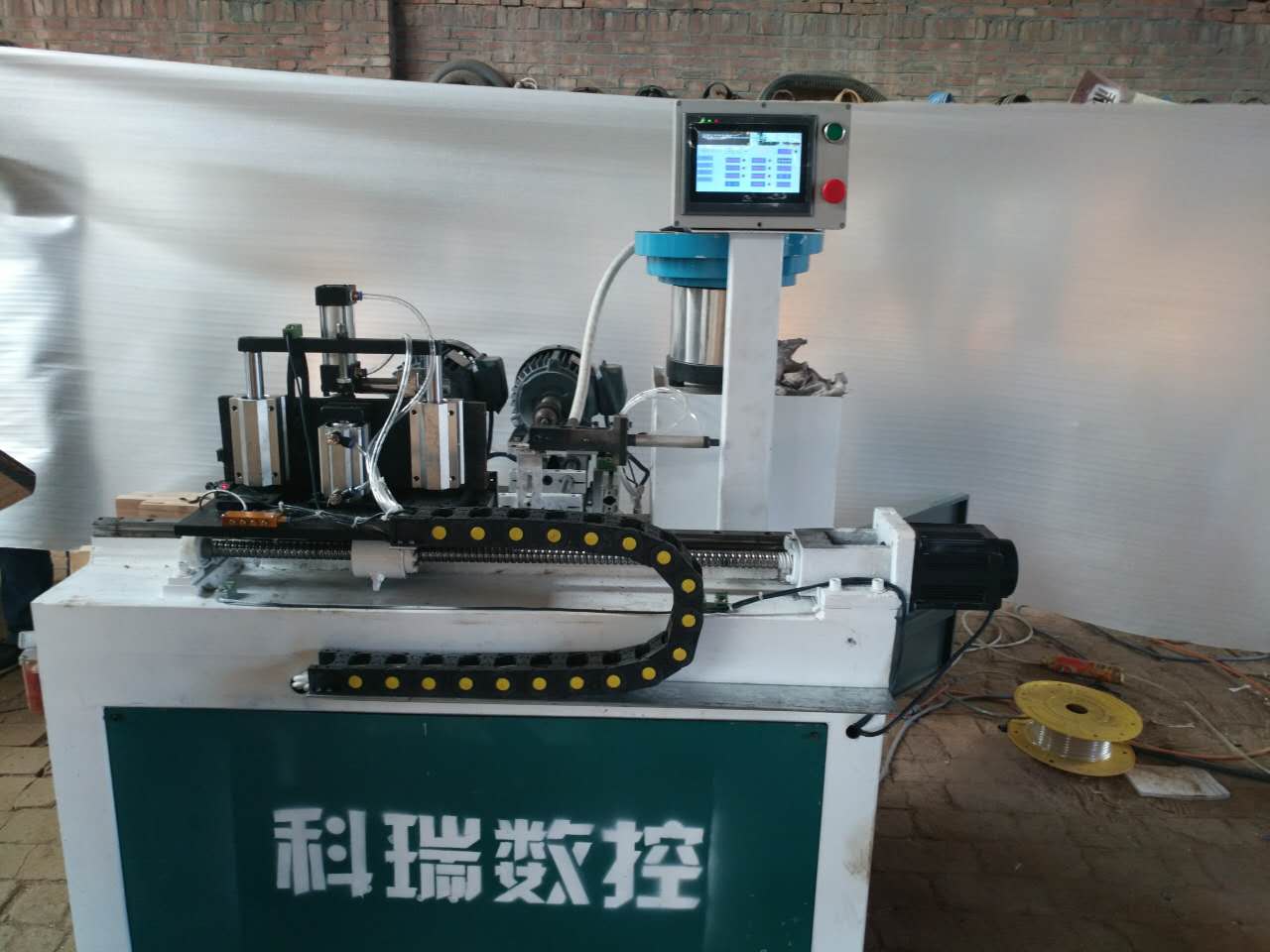 數(shù)控帶鋸機(jī)的廠家