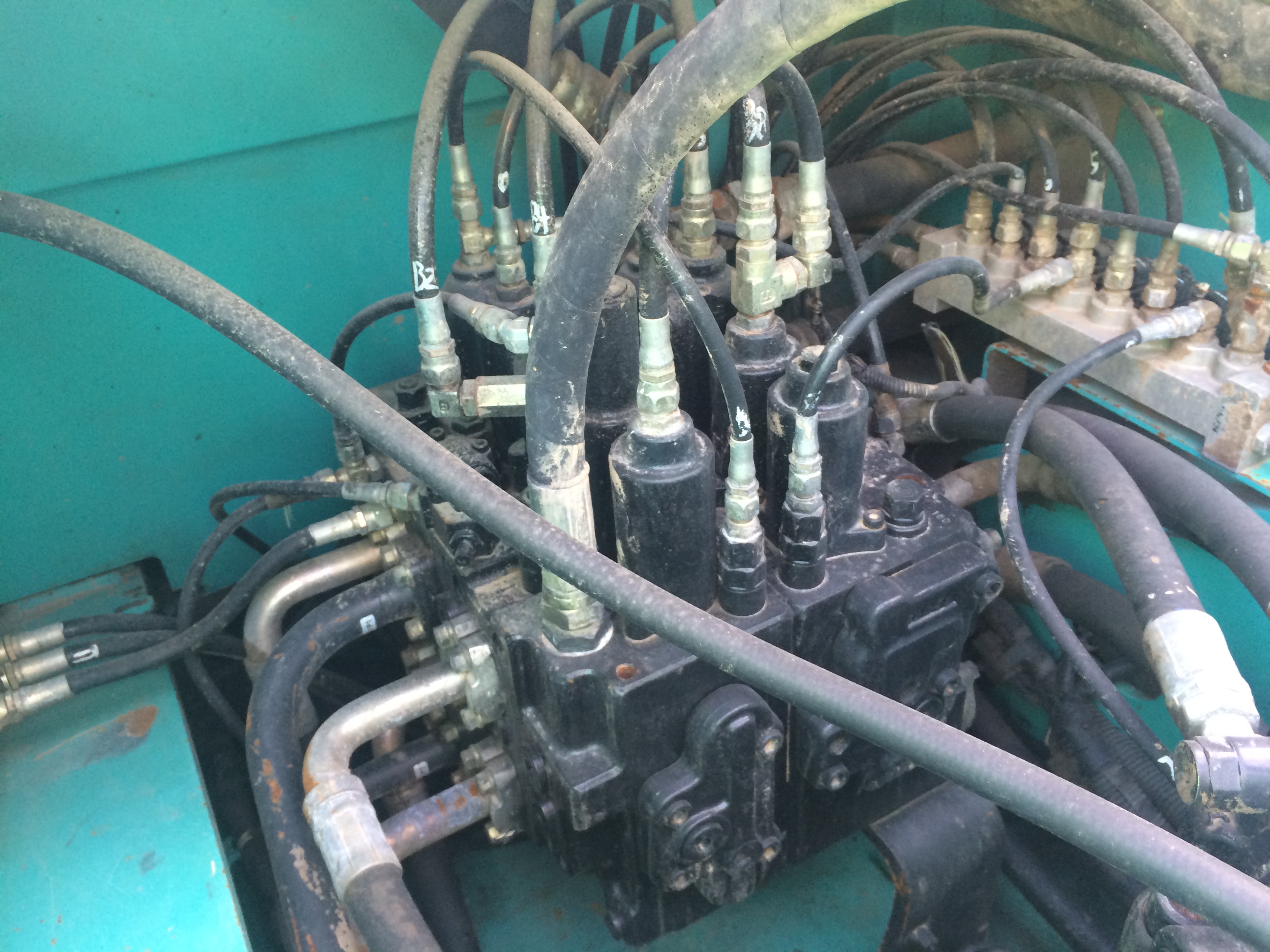 二手挖掘機市場神鋼210挖掘機