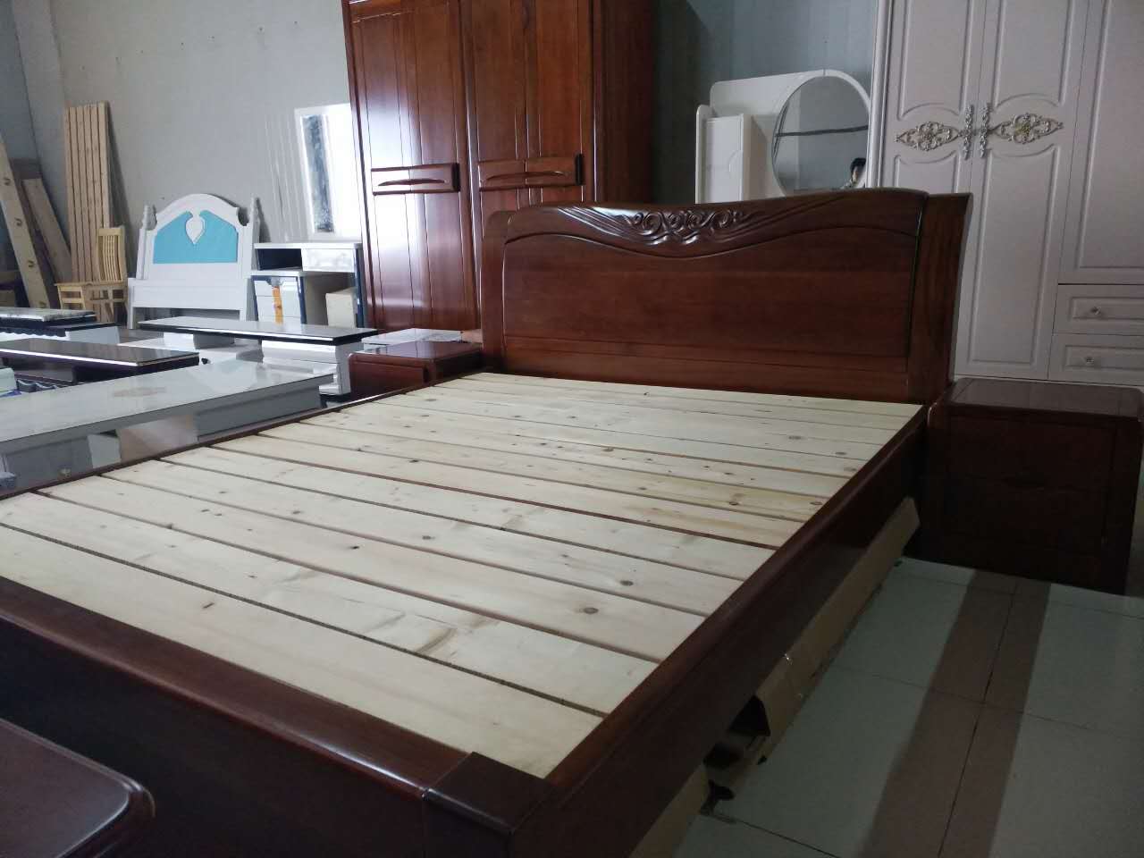 睢寧縣實(shí)木床銷售