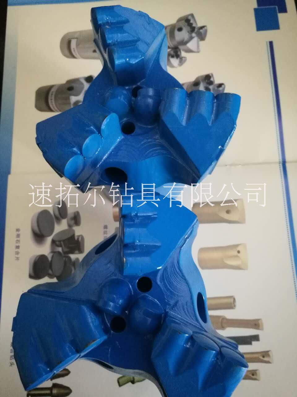 安徽113號內(nèi)凹三翼復(fù)合片鉆頭