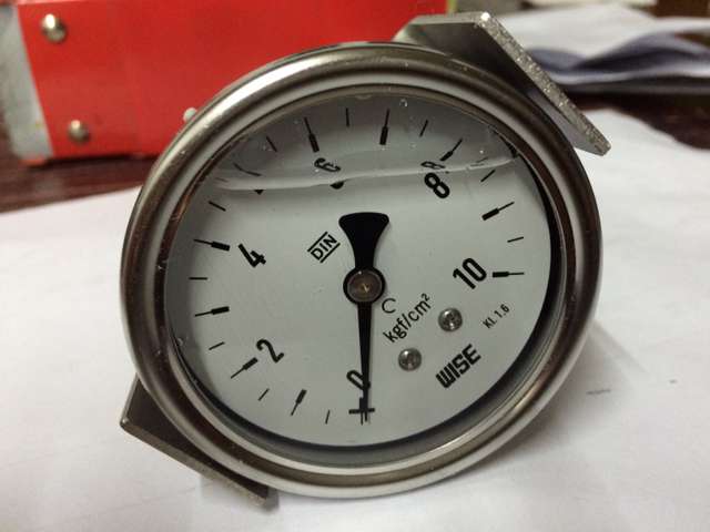 面板安裝壓力表