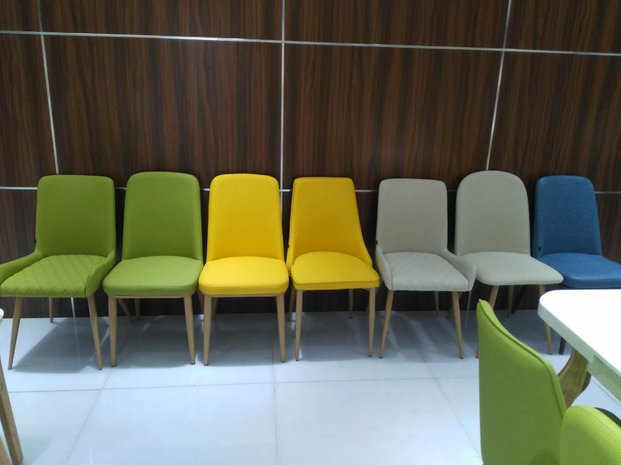 批發(fā)零售純實木餐桌椅