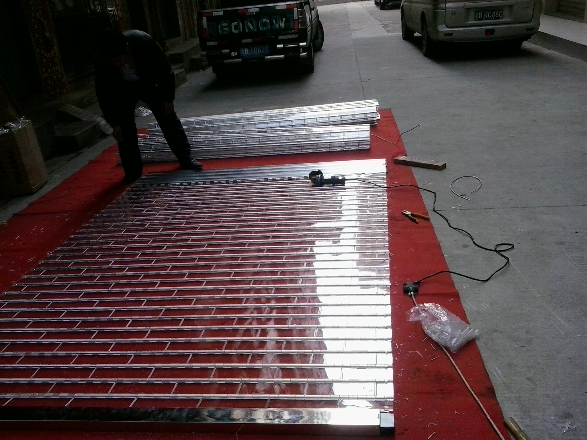 深圳市寶安區(qū)桃源村維修地彈簧玻璃門(mén)升高升低興旺專(zhuān)業(yè) 興旺門(mén)業(yè)