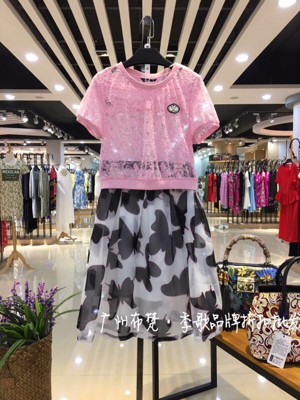 怎樣在網(wǎng)上找華丹尼品牌女裝折扣店批發(fā)貨源